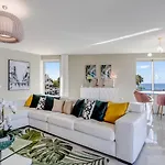 Апартаменты Wonderful Oceanview Luxury By Madeira