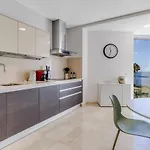 Апартаменты Wonderful Oceanview Luxury By Madeira *