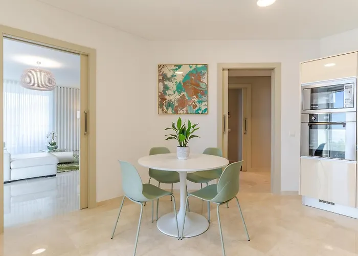 Wonderful Oceanview Luxury By Madeira Διαμέρισμα *